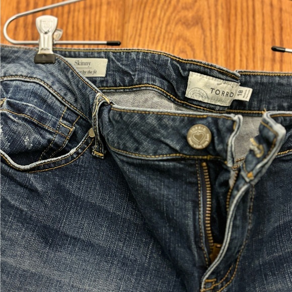 Torrid skinny jeans size 18R slightly distressed - Picture 2 of 4